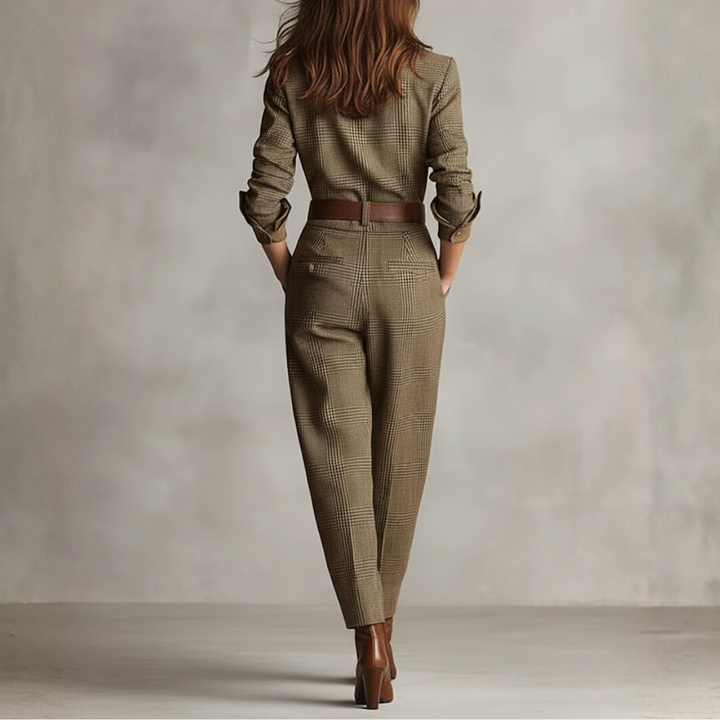 Jana - Moderní detailní kombinéza